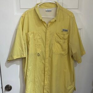 Columbia Men's Light Yellow Casual Button Down Shirt
